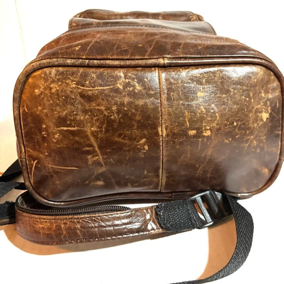 Vintage brown distressed leather backpack - Picture 3 of 6